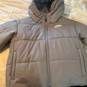 Nike puffer coat women’s medium